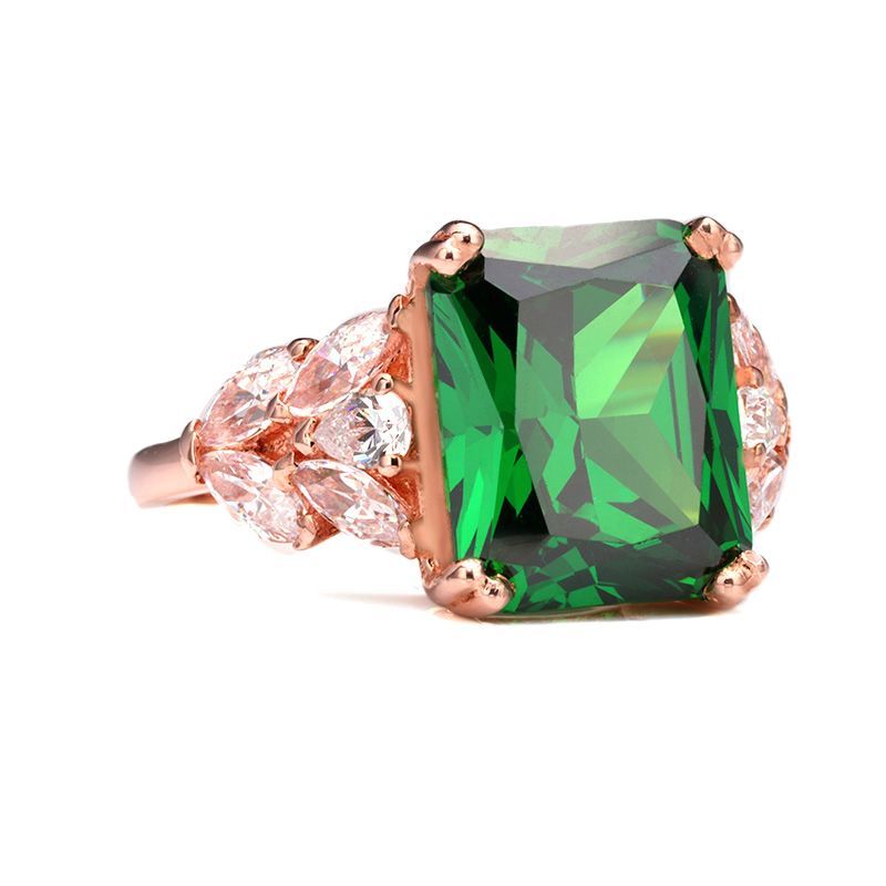 Luxury Emerald Brilliant-cut Grapevine Engagement Ring