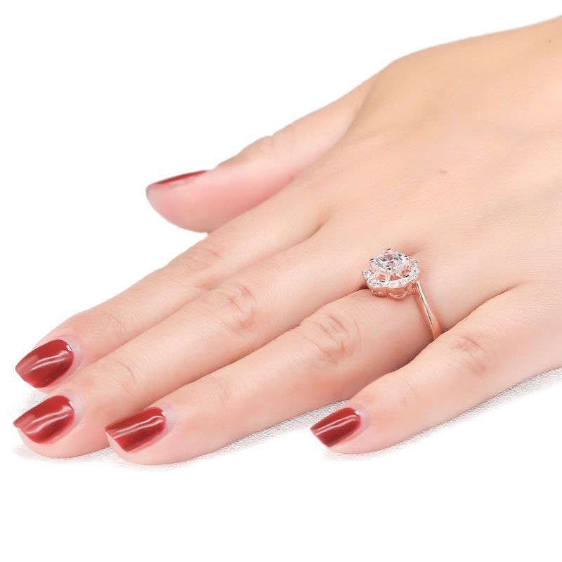Fingertip Blossom Twisted Ring