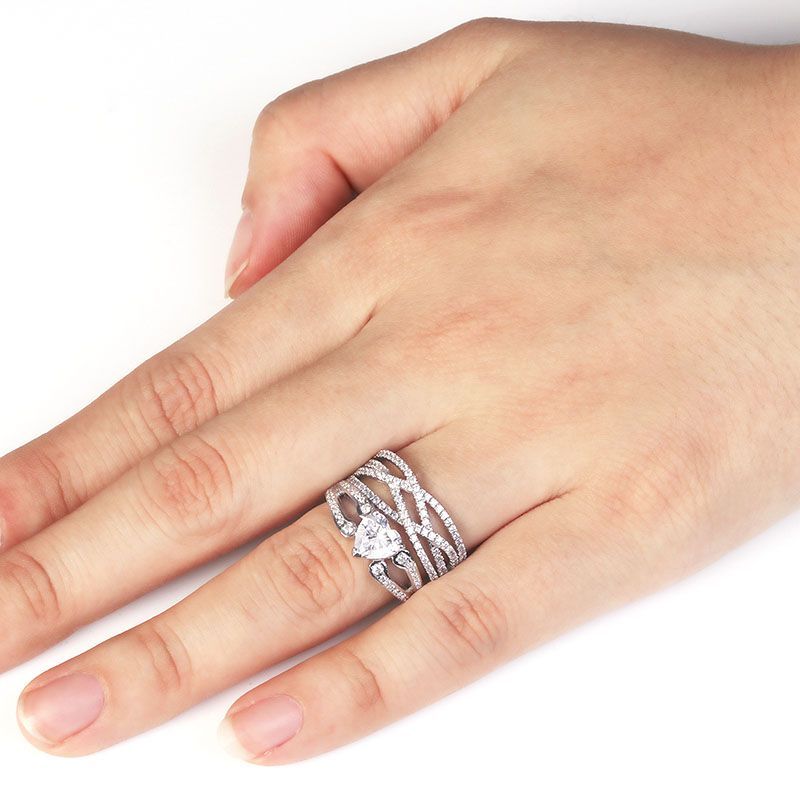 Heart Brilliant-cut White Sapphire Split Shank Intertwined Stone Band Bridal Set