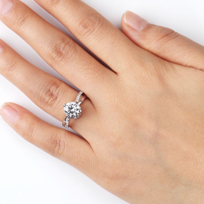 Brilliant Entwined Shank Lucky Ring